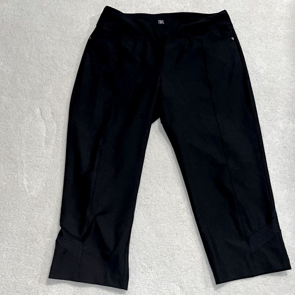 Tail Ladies Mulligan 22” Pull On Golf Capris. Size 8